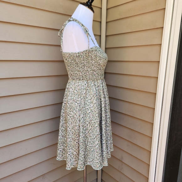 SHEIN Green Ditsy Floral Print Mini Dress Tie Spaghetti Straps Smocked - Picture 9 of 11